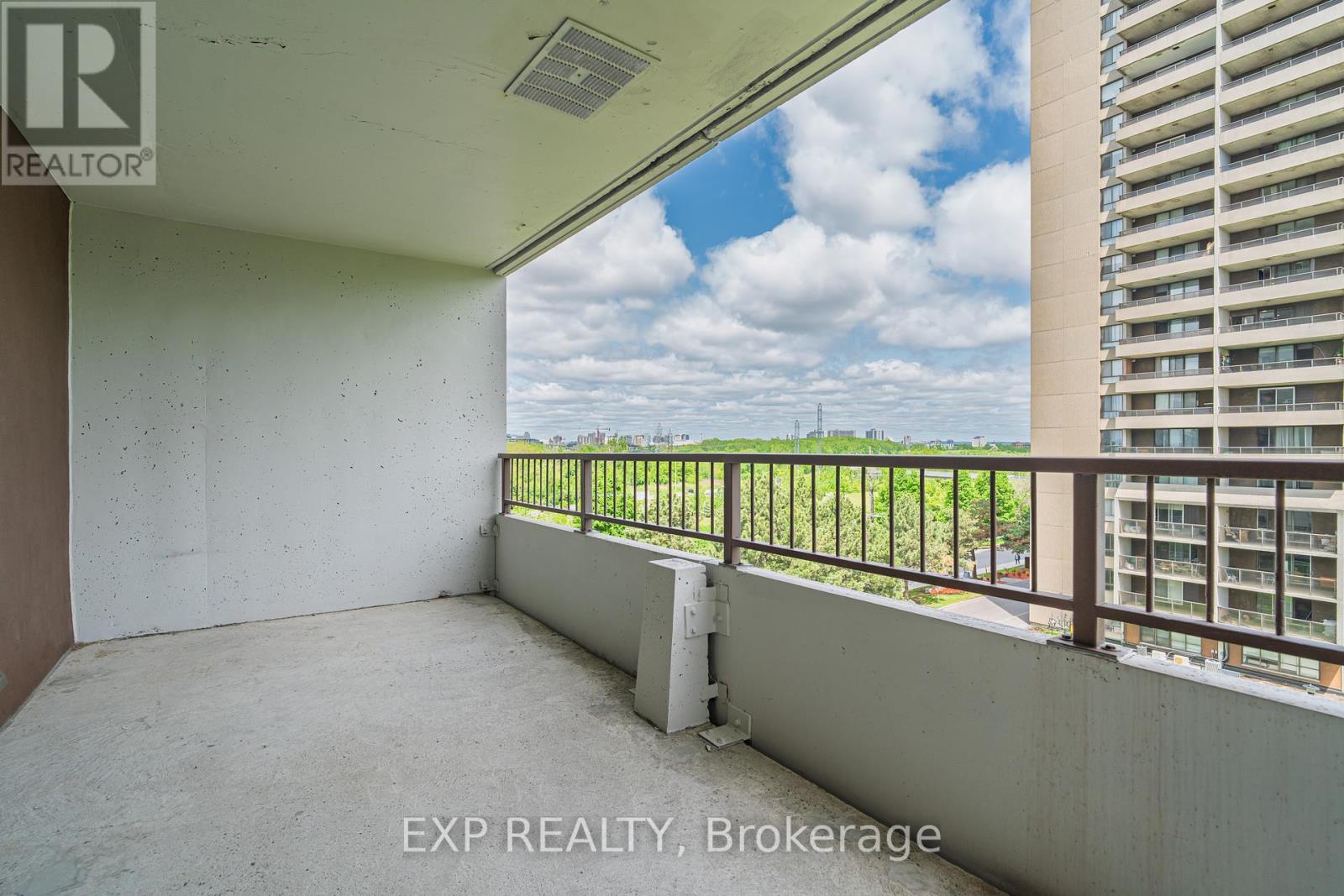 Photo 4 of 809 1785 Frobisher Lane, Ottawa ON