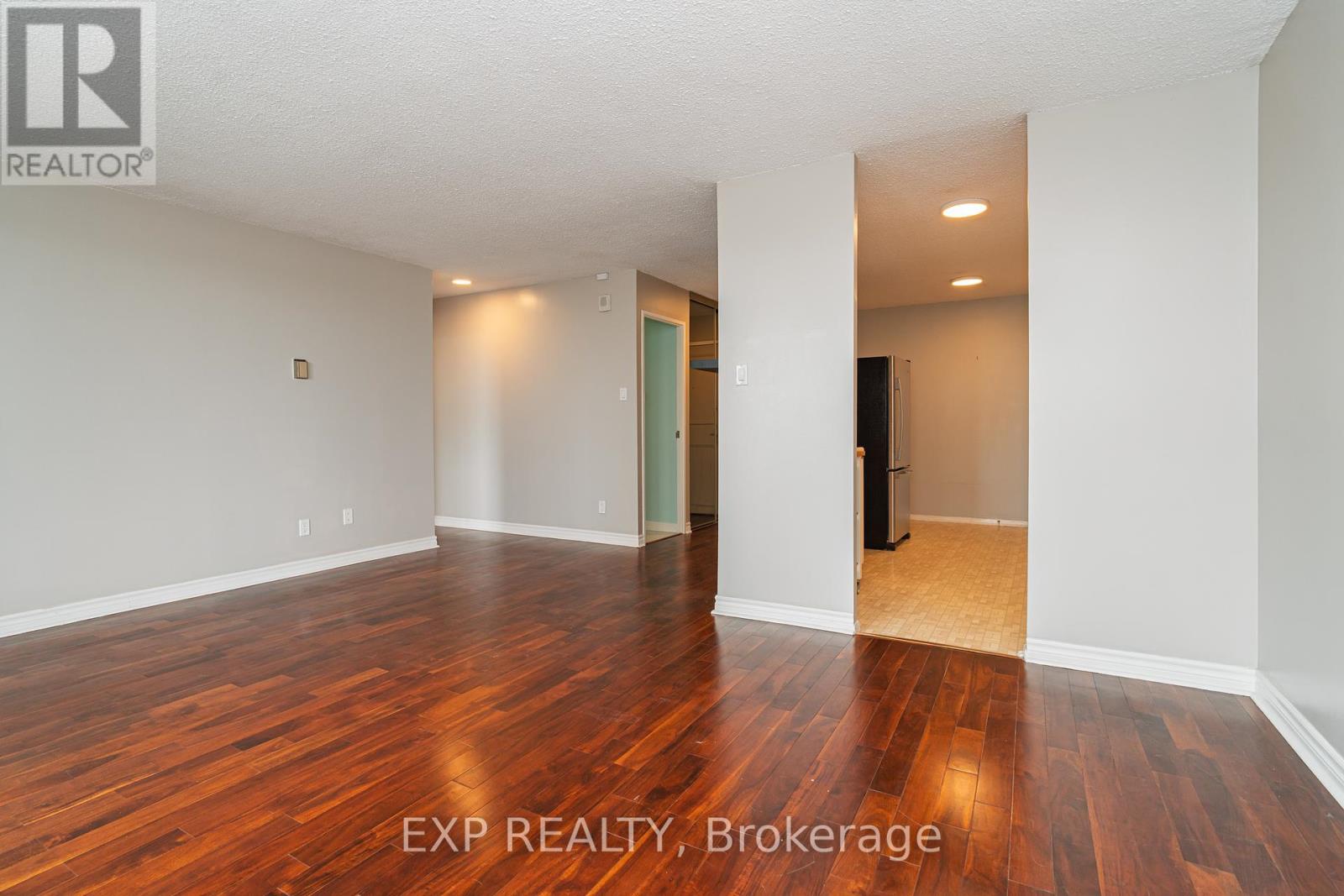 Photo 5 of 809 1785 Frobisher Lane, Ottawa ON