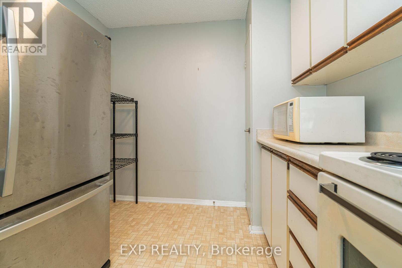 Photo 7 of 809 1785 Frobisher Lane, Ottawa ON