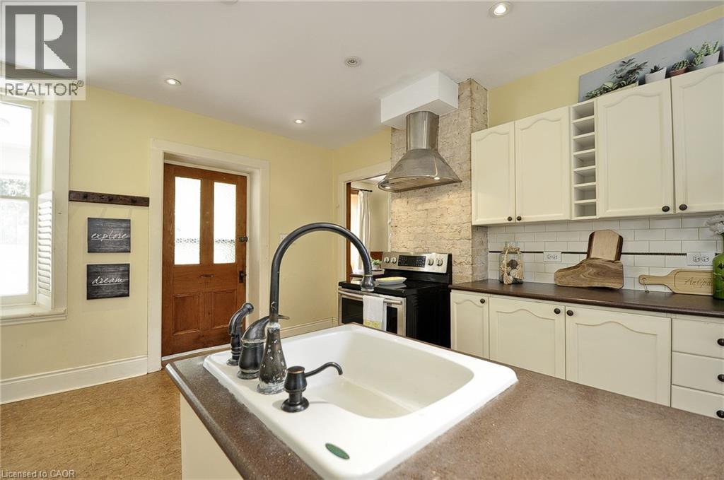Photo 17 of 110 Grand Avenue S, Cambridge ON