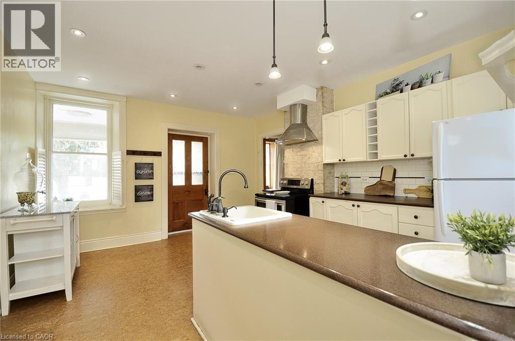 Photo 20 of 110 Grand Avenue S, Cambridge ON