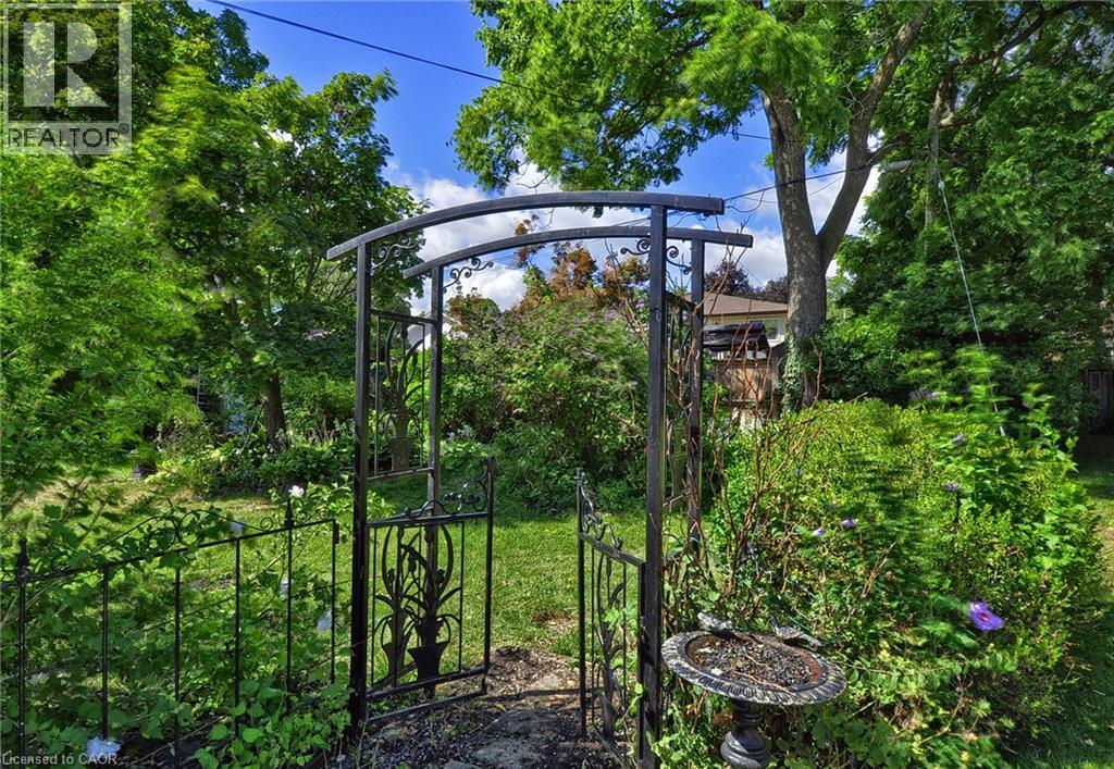 Photo 38 of 110 Grand Avenue S, Cambridge ON