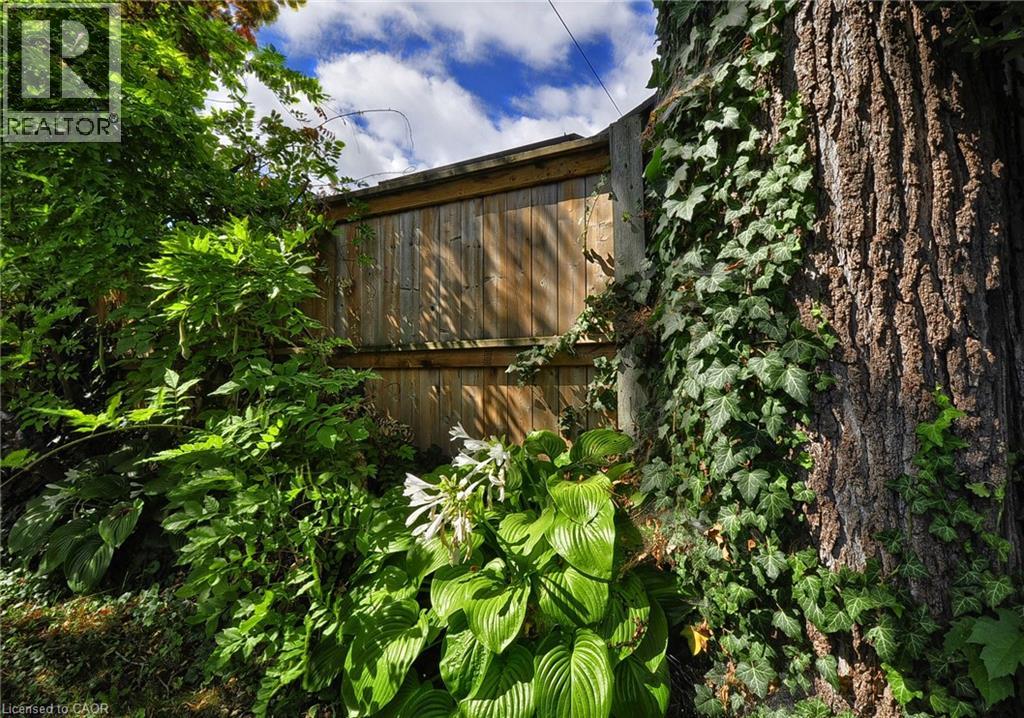 Photo 40 of 110 Grand Avenue S, Cambridge ON