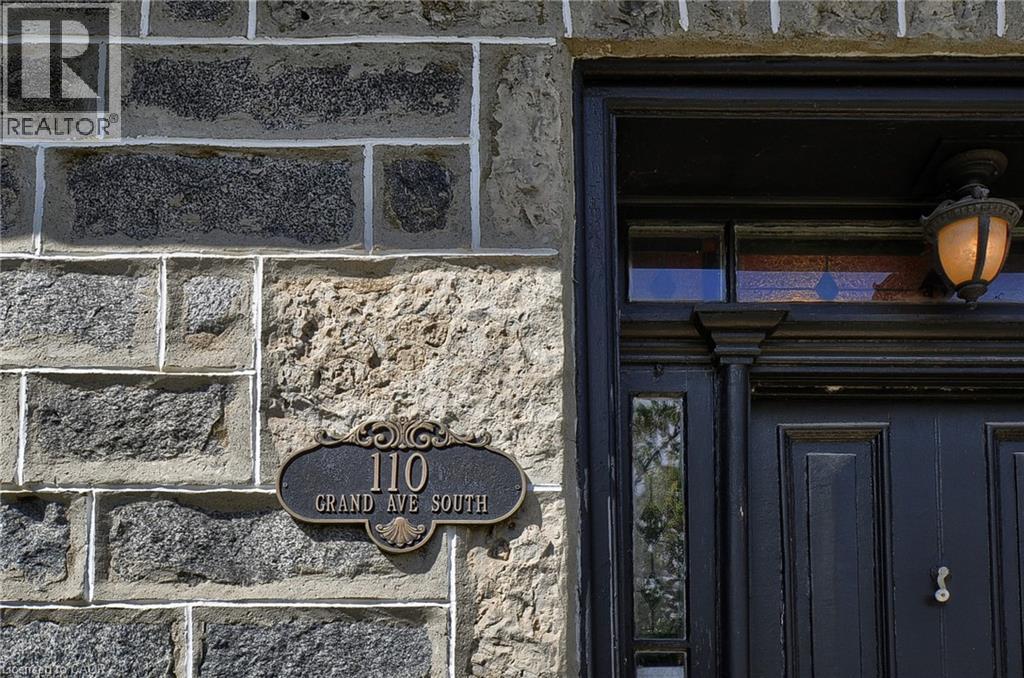 Photo 5 of 110 Grand Avenue S, Cambridge ON