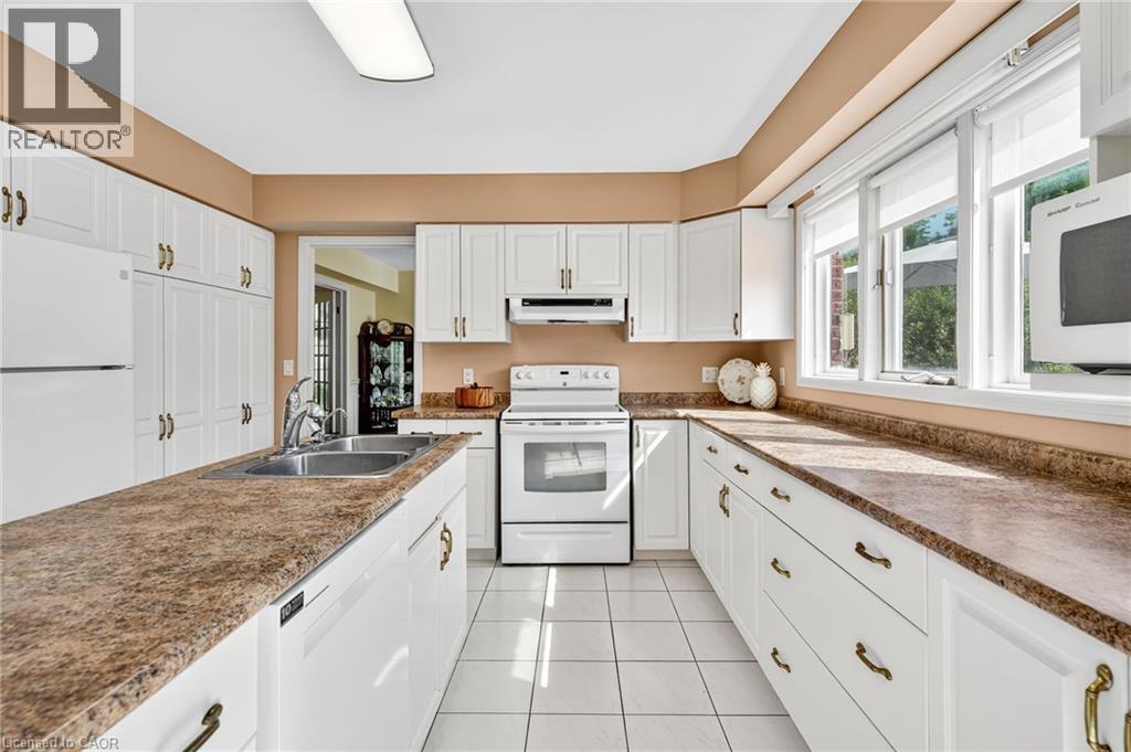 Photo 17 of 22 Weneil Drive, Freelton ON