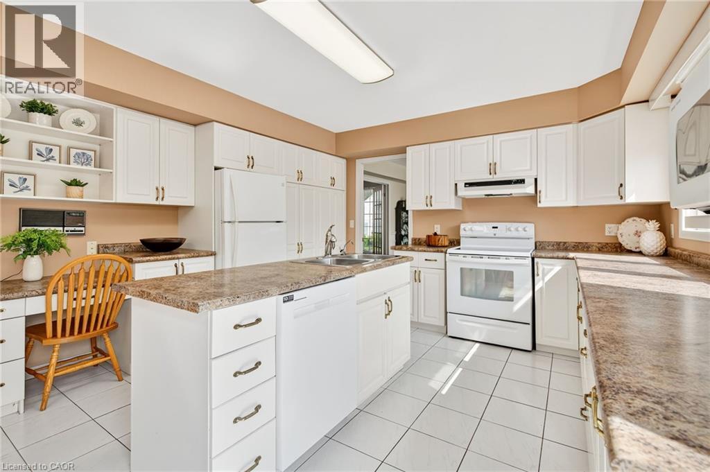 Photo 13 of 22 Weneil Drive, Freelton ON