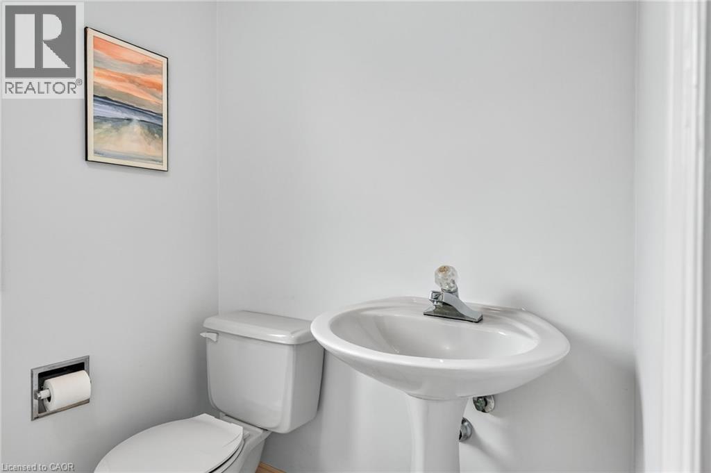 Photo 14 of 22 Weneil Drive, Freelton ON