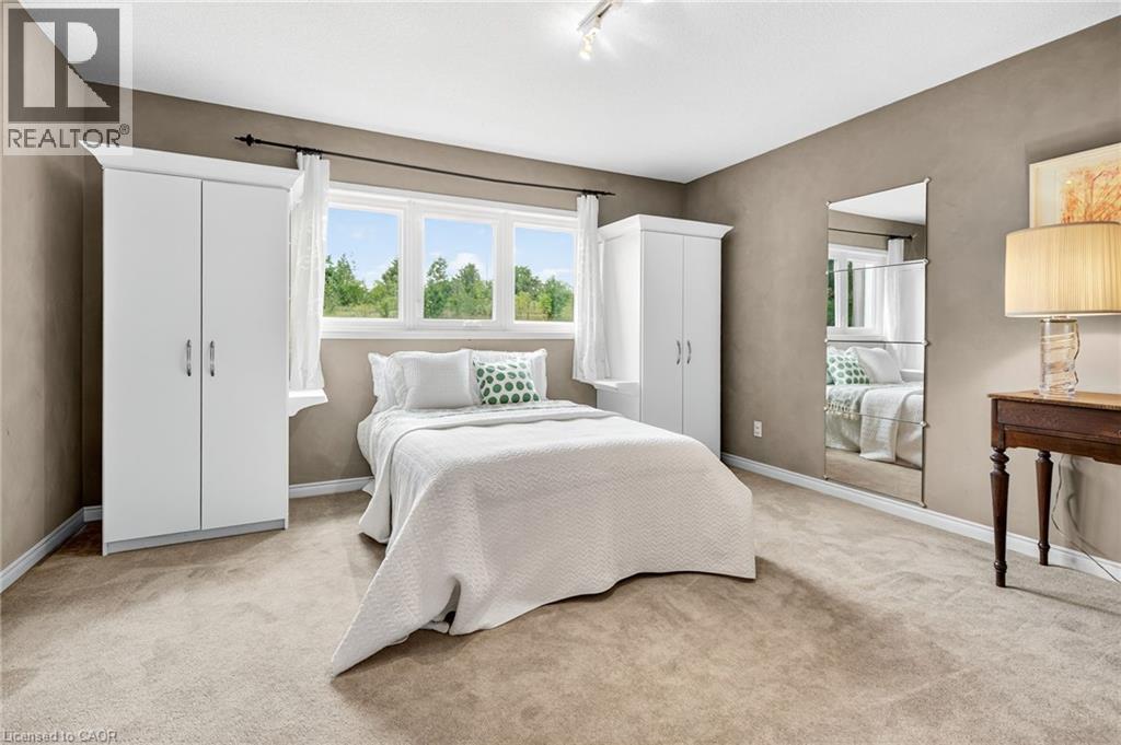 Photo 11 of 22 Weneil Drive, Freelton ON
