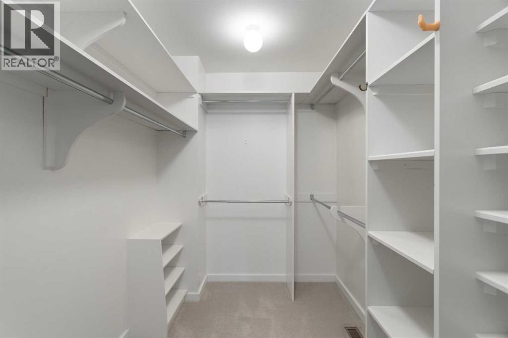 Photo 2 of 1726 Broadview Road Nw, Calgary AB