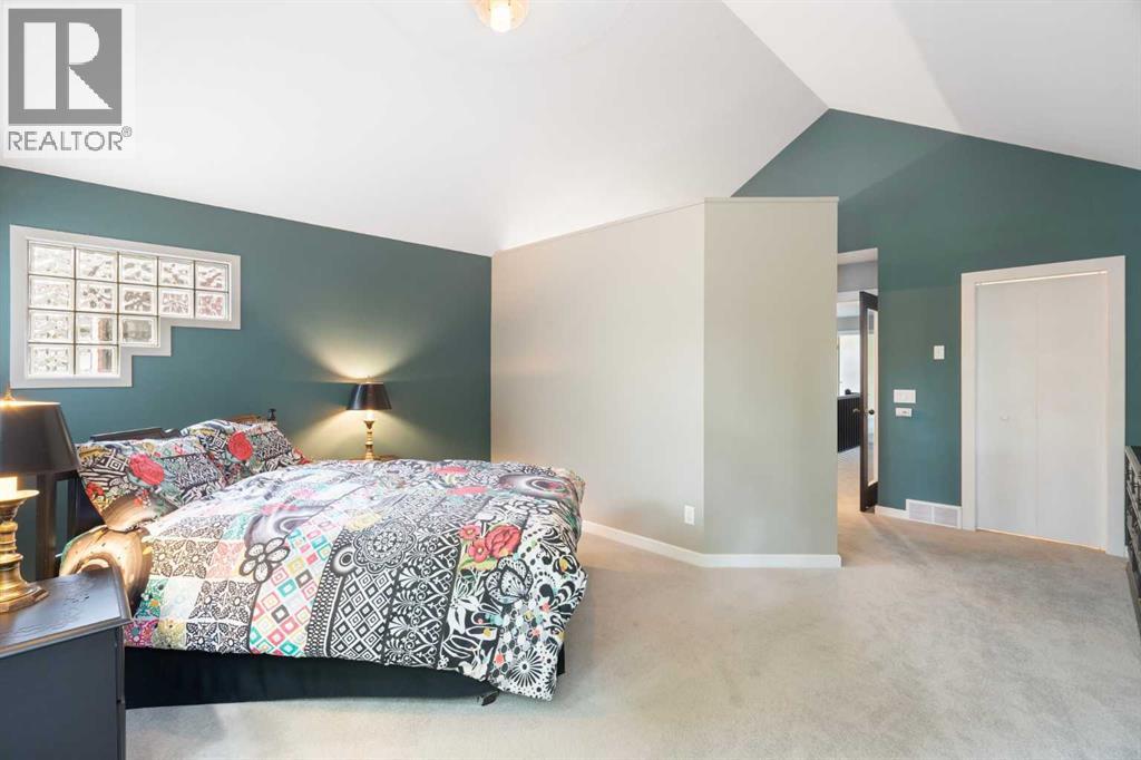 Photo 17 of 1726 Broadview Road Nw, Calgary AB