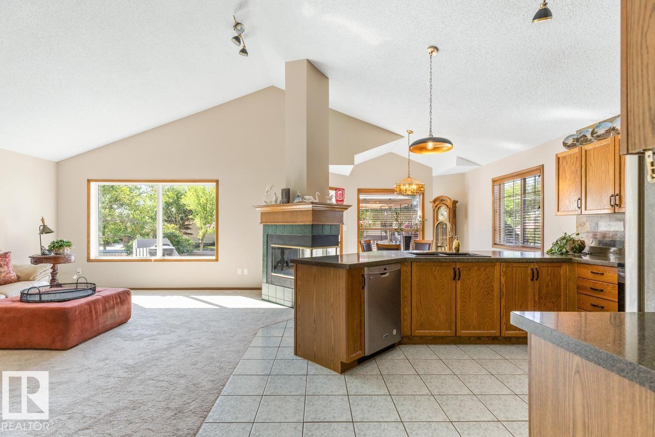 Photo 7 of 11735 10 Av Nw Nw, Edmonton AB