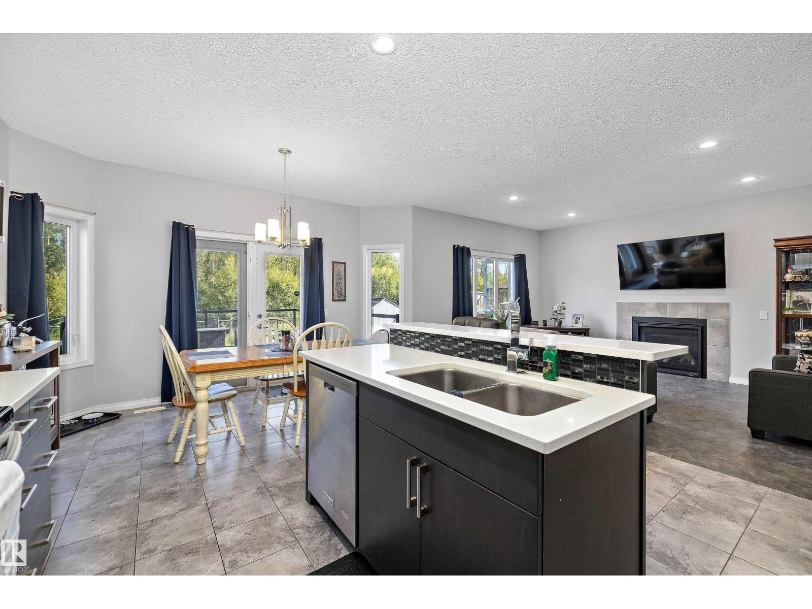 Photo 12 of 17312 126 St Nw, Edmonton AB