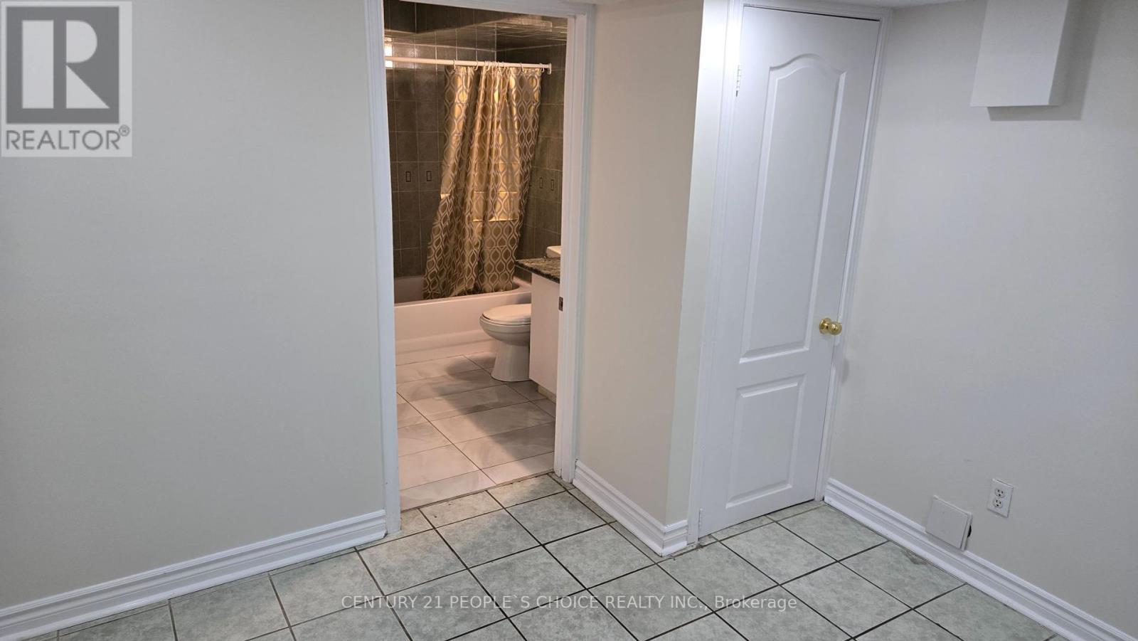 Photo 11 of 38 Goreridge Crescent, Brampton ON