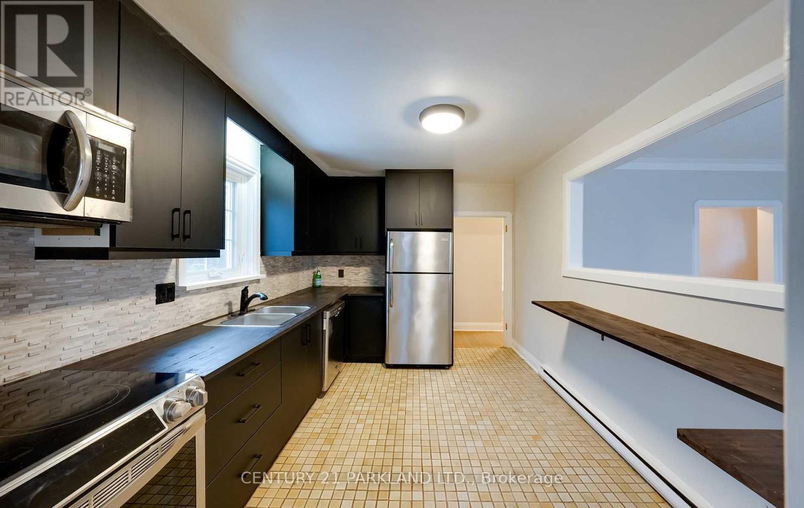 Photo 18 of 3 Parkview Heights, Toronto ON