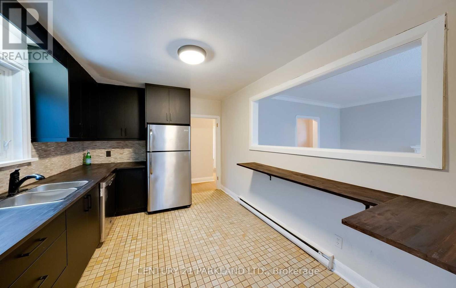 Photo 24 of 3 Parkview Heights, Toronto ON