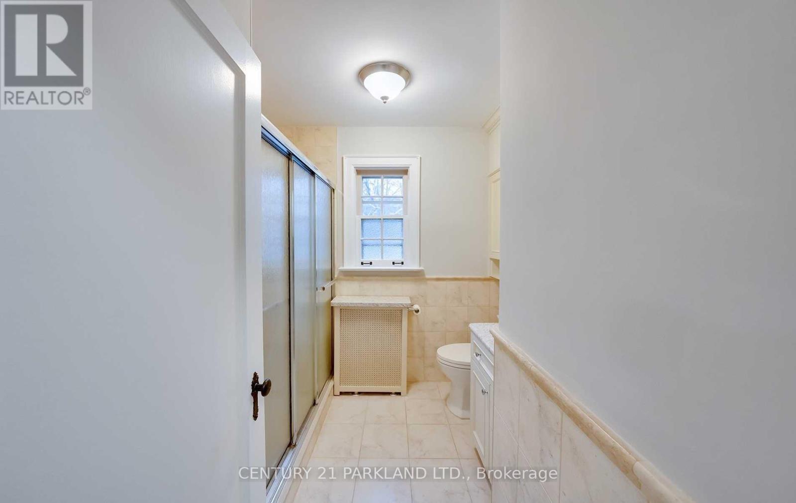 Photo 5 of 3 Parkview Heights, Toronto ON