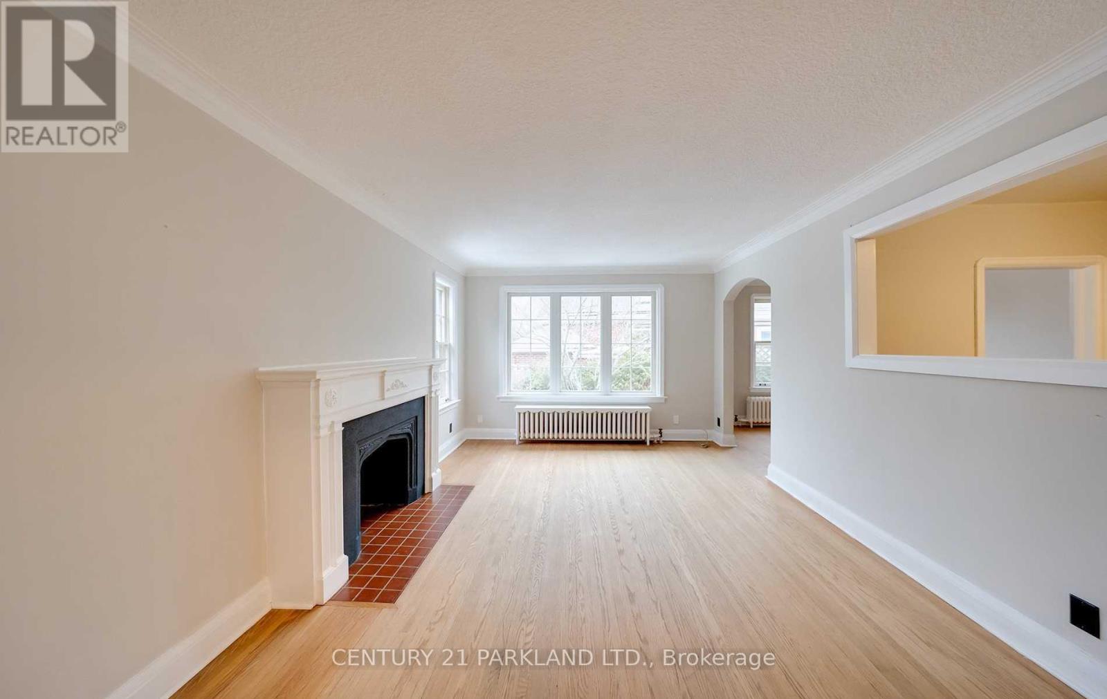 Photo 12 of 3 Parkview Heights, Toronto ON