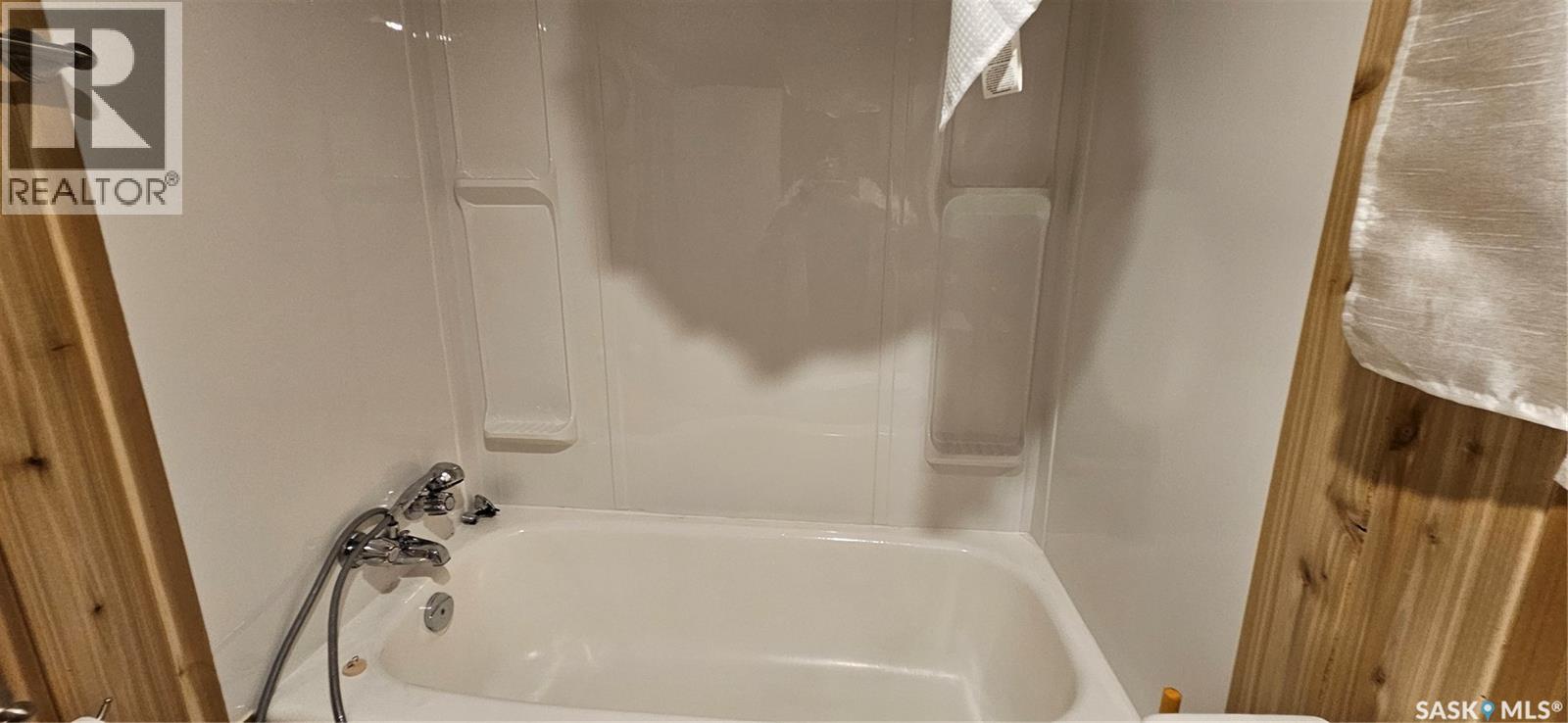 Photo 20 of 21 8th Avenue Ne, Swift Current SK