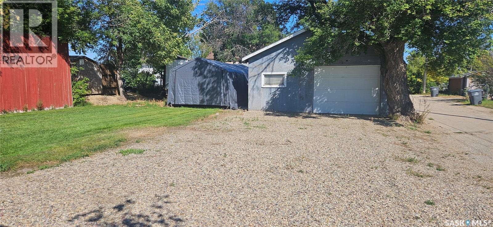 Photo 19 of 21 8th Avenue Ne, Swift Current SK