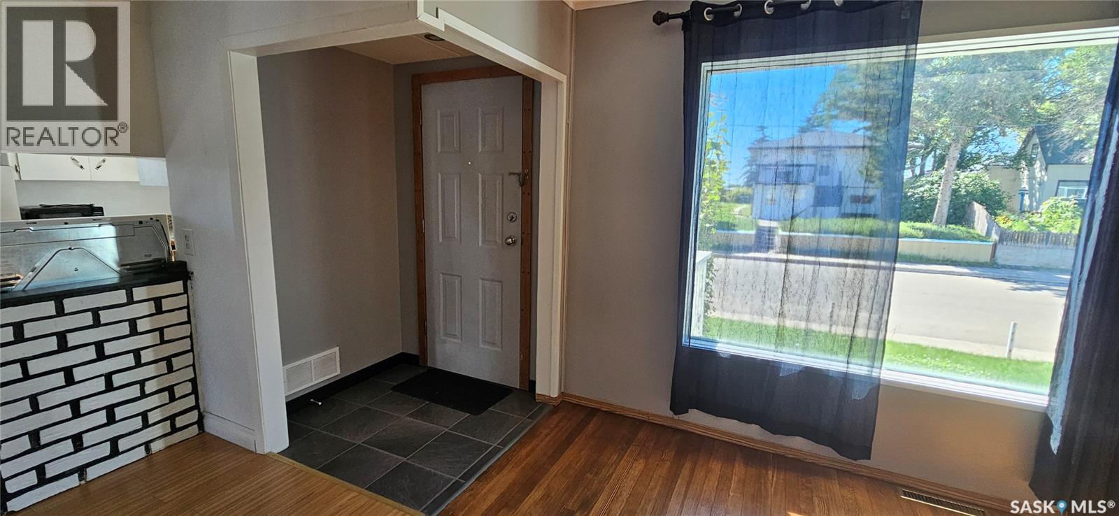 Photo 1 of 21 8th Avenue Ne, Swift Current SK