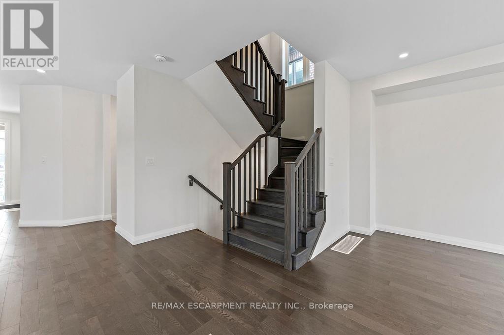 Photo 9 of 207 Alessio Drive, Hamilton ON