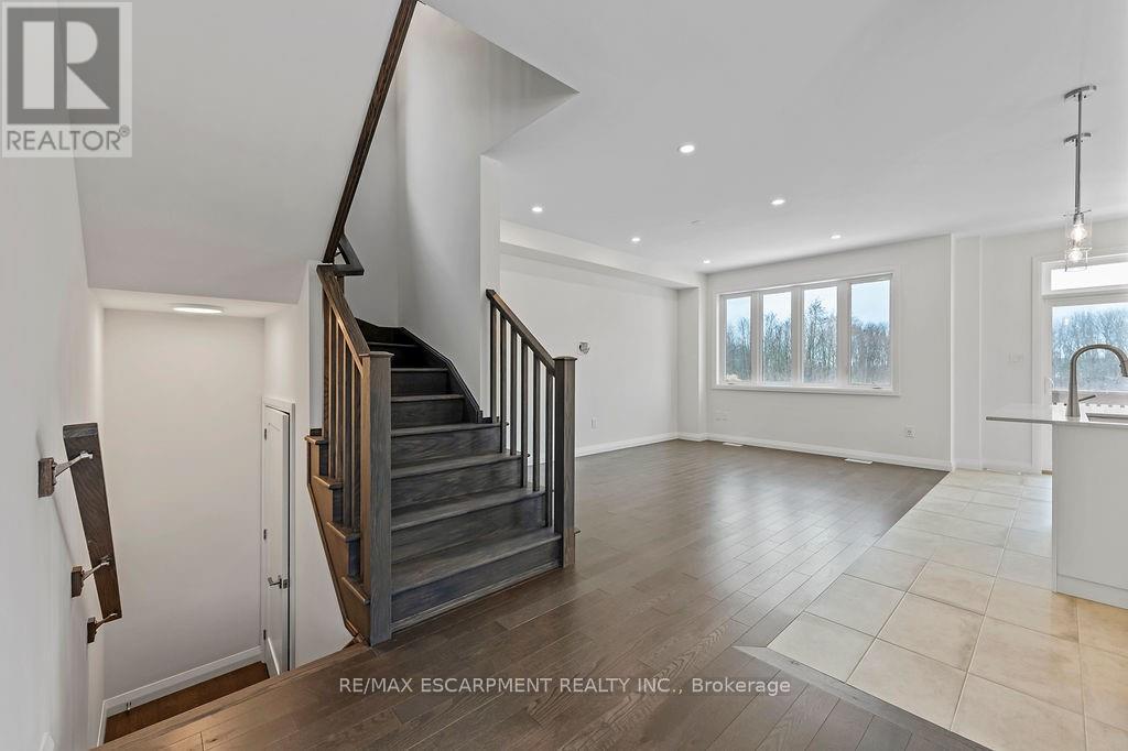 Photo 33 of 207 Alessio Drive, Hamilton ON