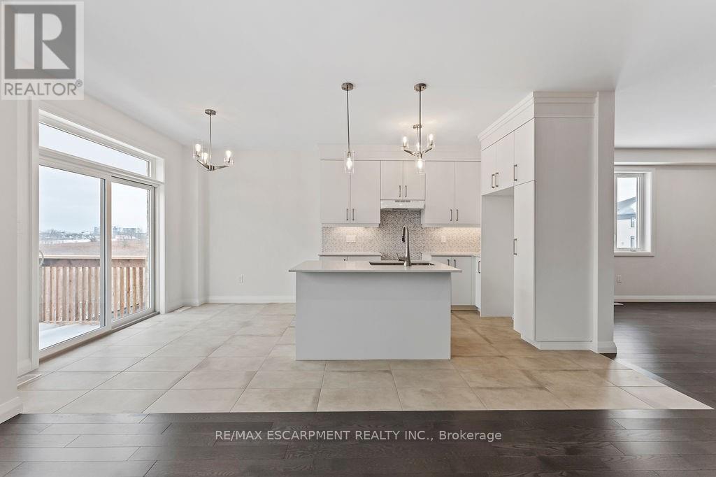 Photo 44 of 207 Alessio Drive, Hamilton ON