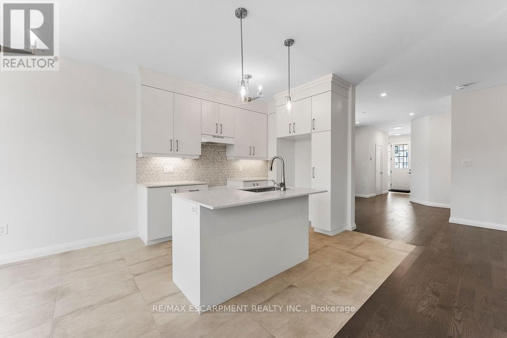Photo 7 of 207 Alessio Drive, Hamilton ON