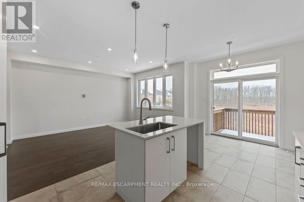 Photo 39 of 207 Alessio Drive, Hamilton ON