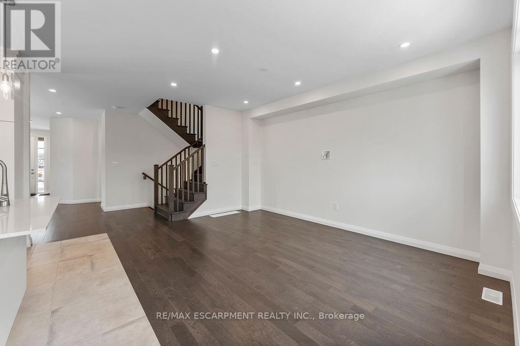 Photo 14 of 207 Alessio Drive, Hamilton ON