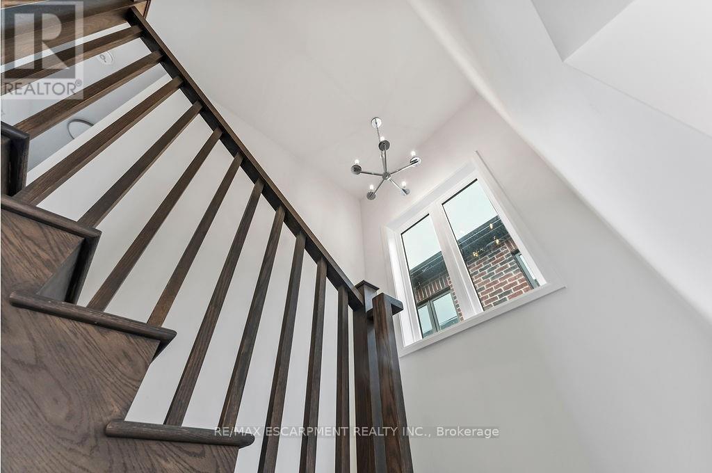Photo 24 of 207 Alessio Drive, Hamilton ON