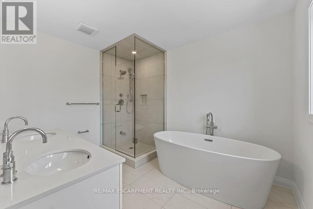 Photo 22 of 207 Alessio Drive, Hamilton ON