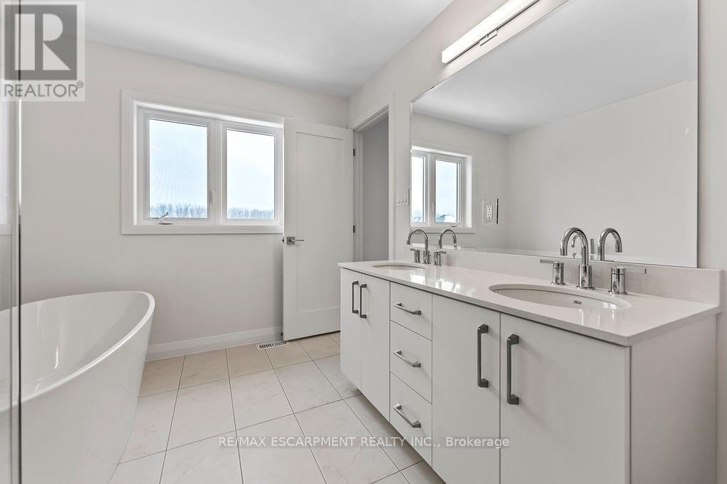 Photo 28 of 207 Alessio Drive, Hamilton ON