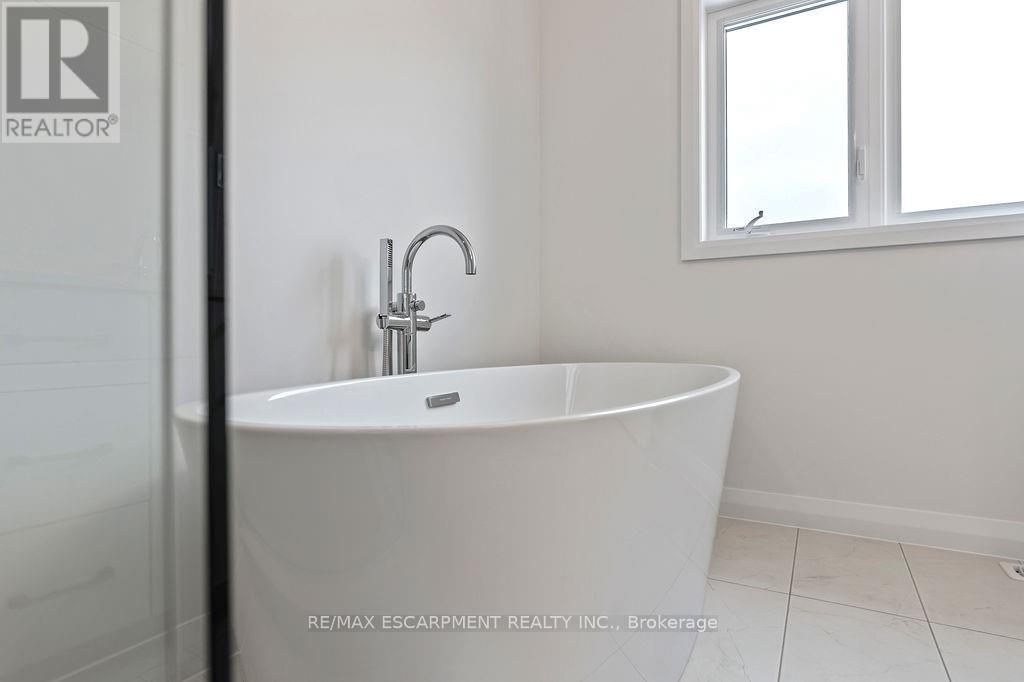 Photo 6 of 207 Alessio Drive, Hamilton ON