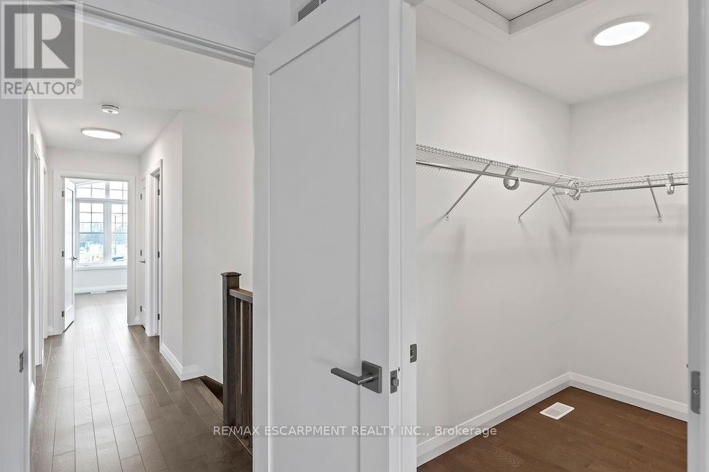 Photo 25 of 207 Alessio Drive, Hamilton ON