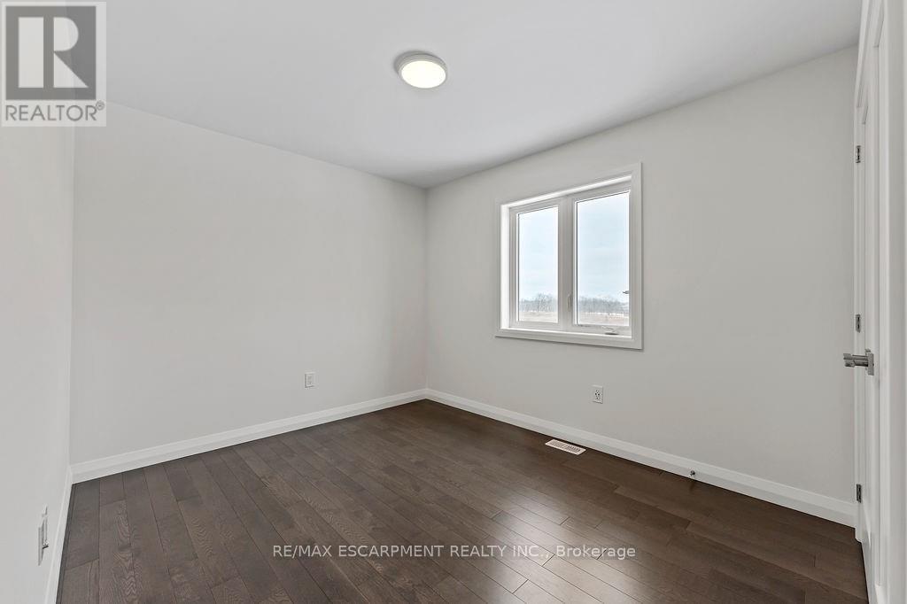 Photo 8 of 207 Alessio Drive, Hamilton ON