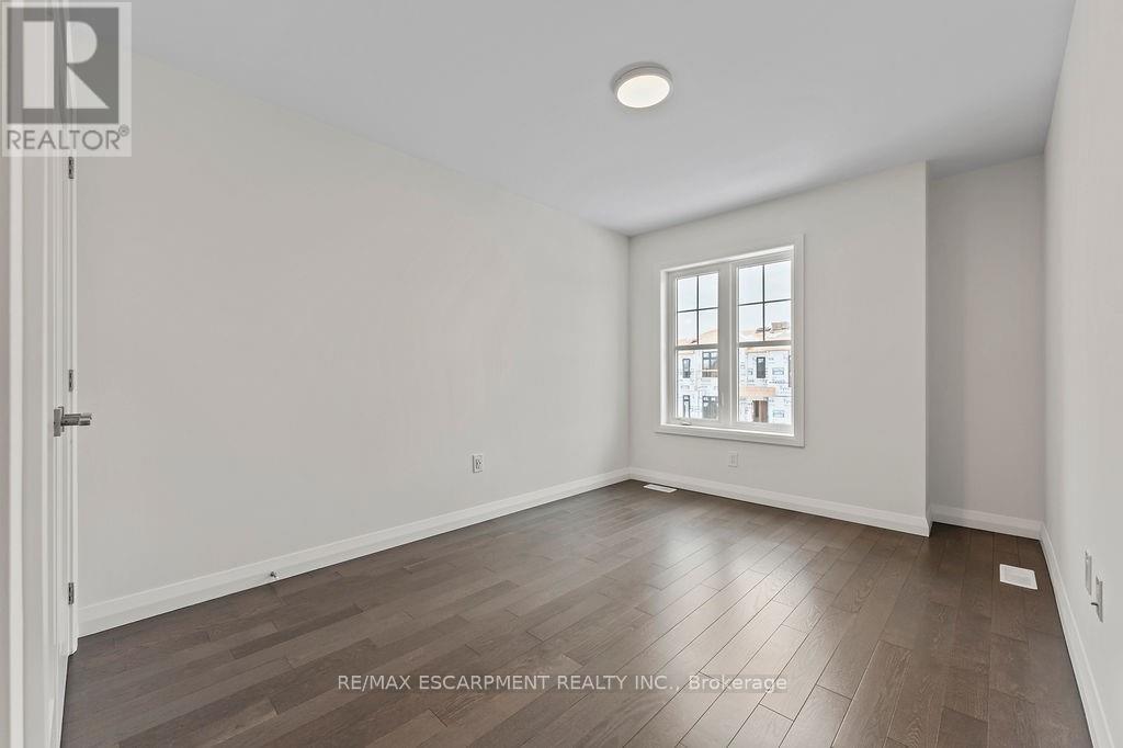 Photo 38 of 207 Alessio Drive, Hamilton ON