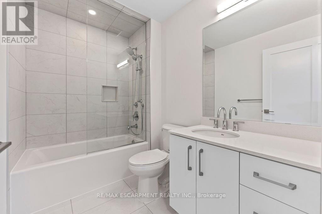 Photo 11 of 207 Alessio Drive, Hamilton ON