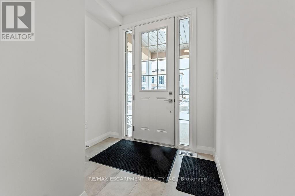 Photo 4 of 207 Alessio Drive, Hamilton ON