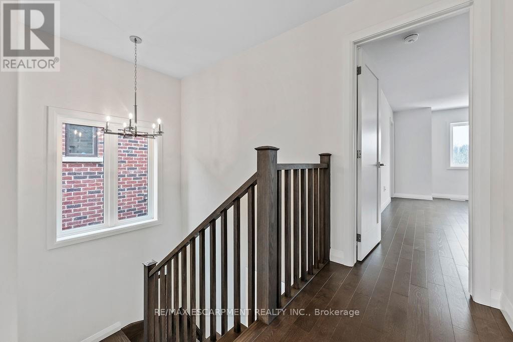 Photo 46 of 207 Alessio Drive, Hamilton ON