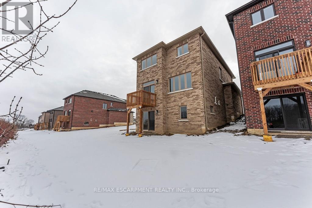 Photo 2 of 207 Alessio Drive, Hamilton ON