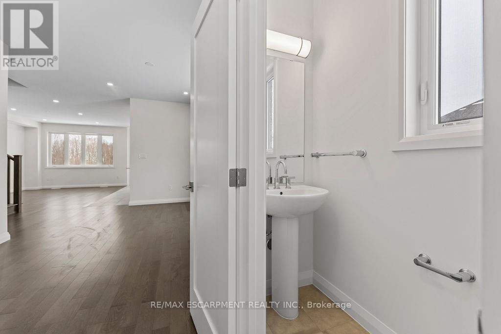 Photo 23 of 207 Alessio Drive, Hamilton ON
