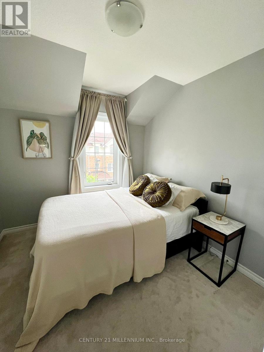 Photo 5 of 15 Dorchester Terrace, Hamilton ON