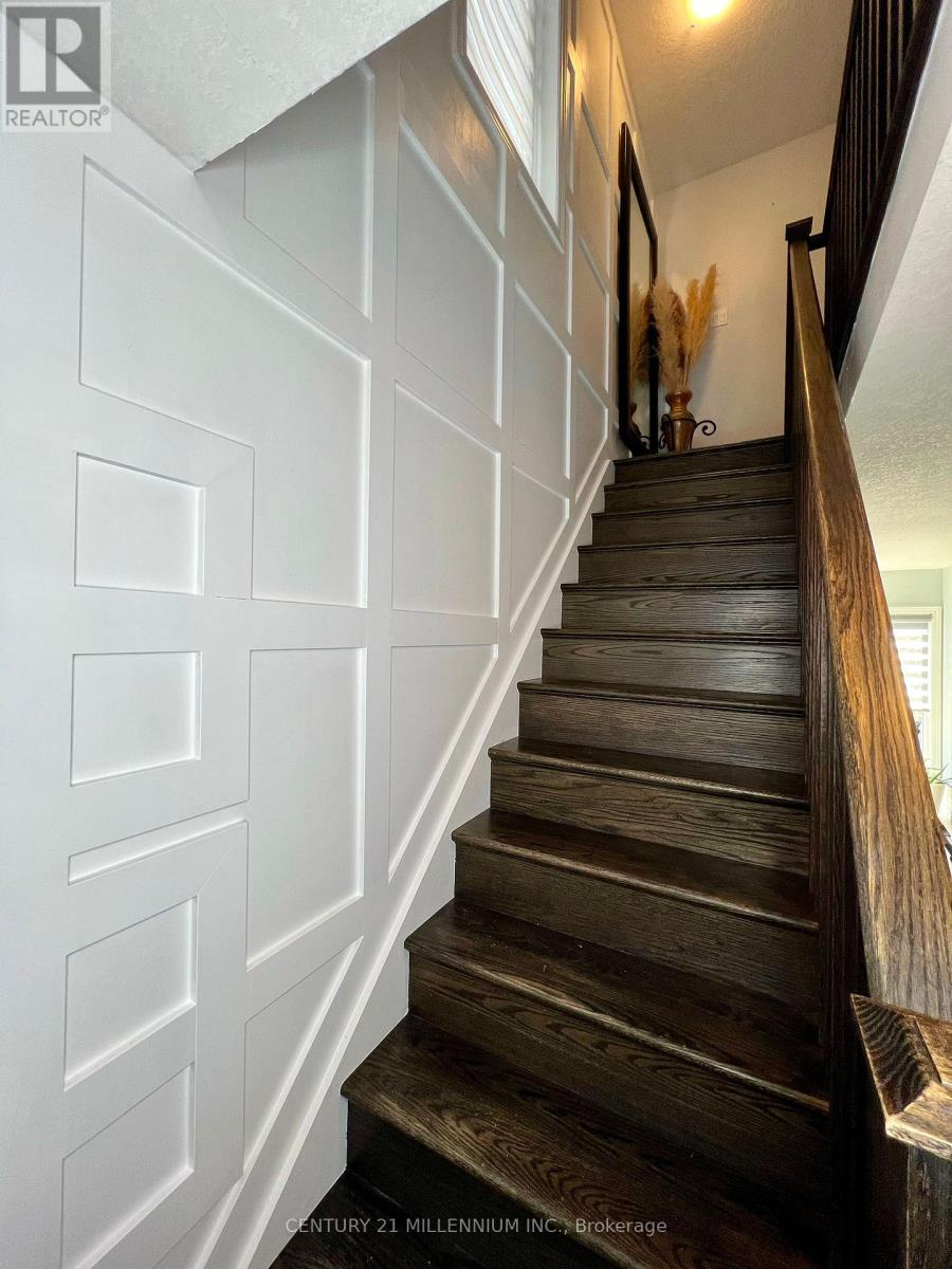 Photo 10 of 15 Dorchester Terrace, Hamilton ON