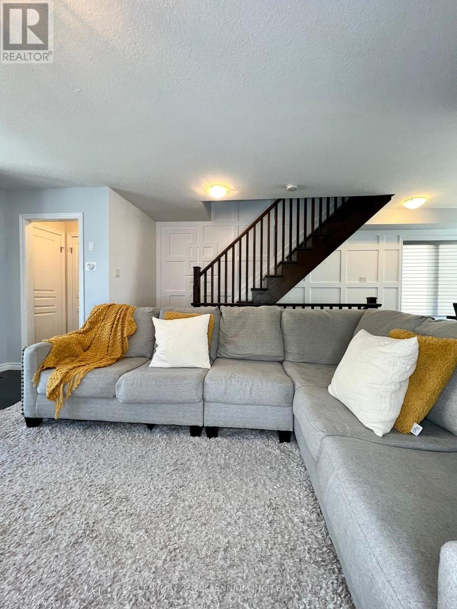 Photo 9 of 15 Dorchester Terrace, Hamilton ON