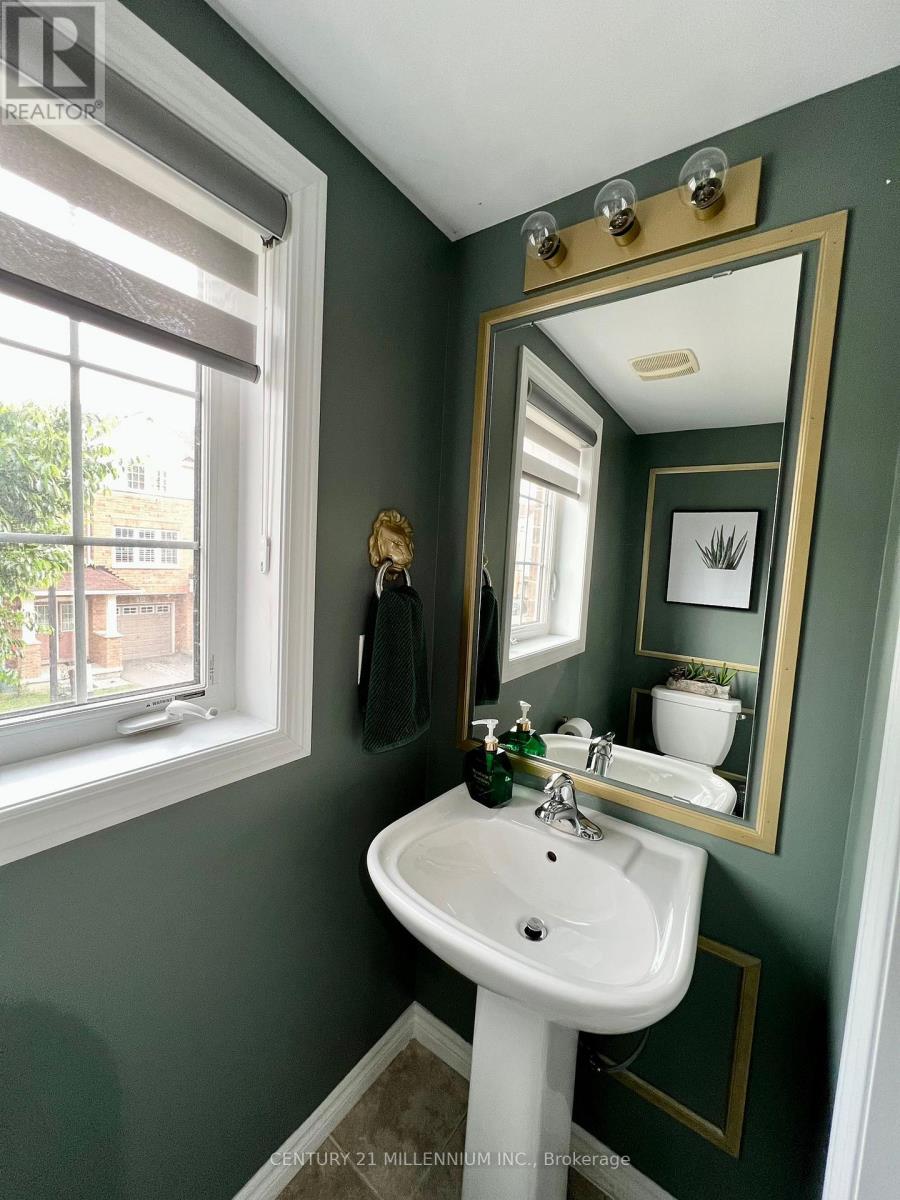 Photo 11 of 15 Dorchester Terrace, Hamilton ON