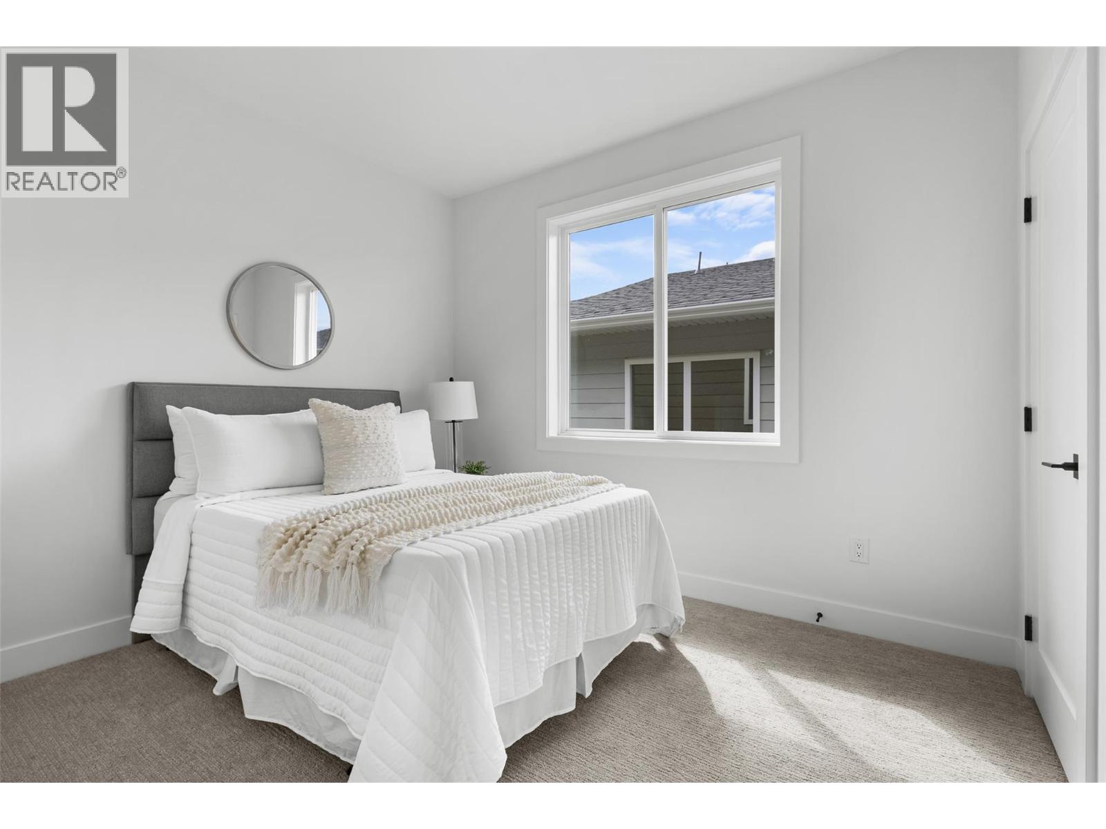 392 Chardonnay Avenue, Oliver