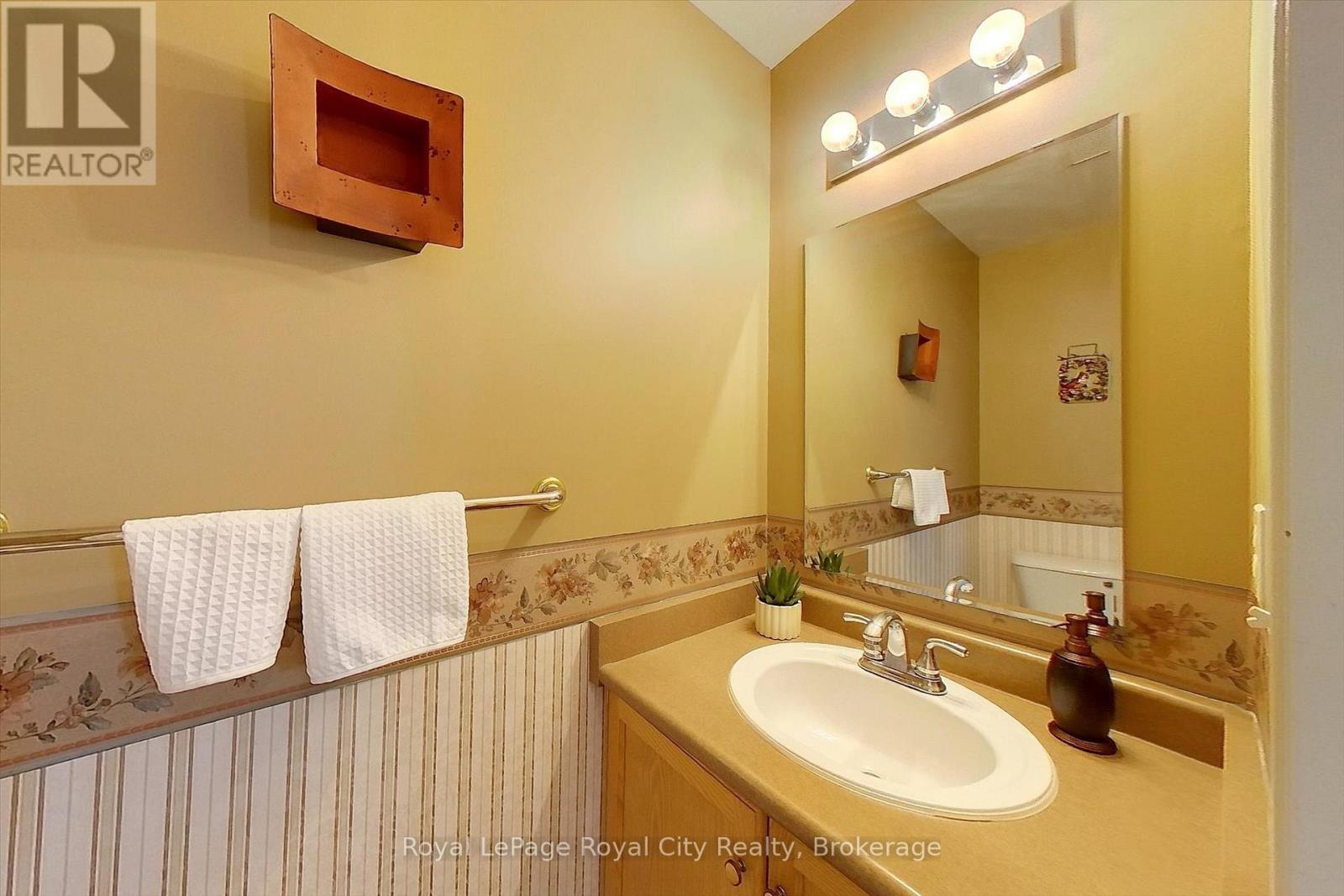 Photo 17 of 250 Starwood Drive, Guelph ON
