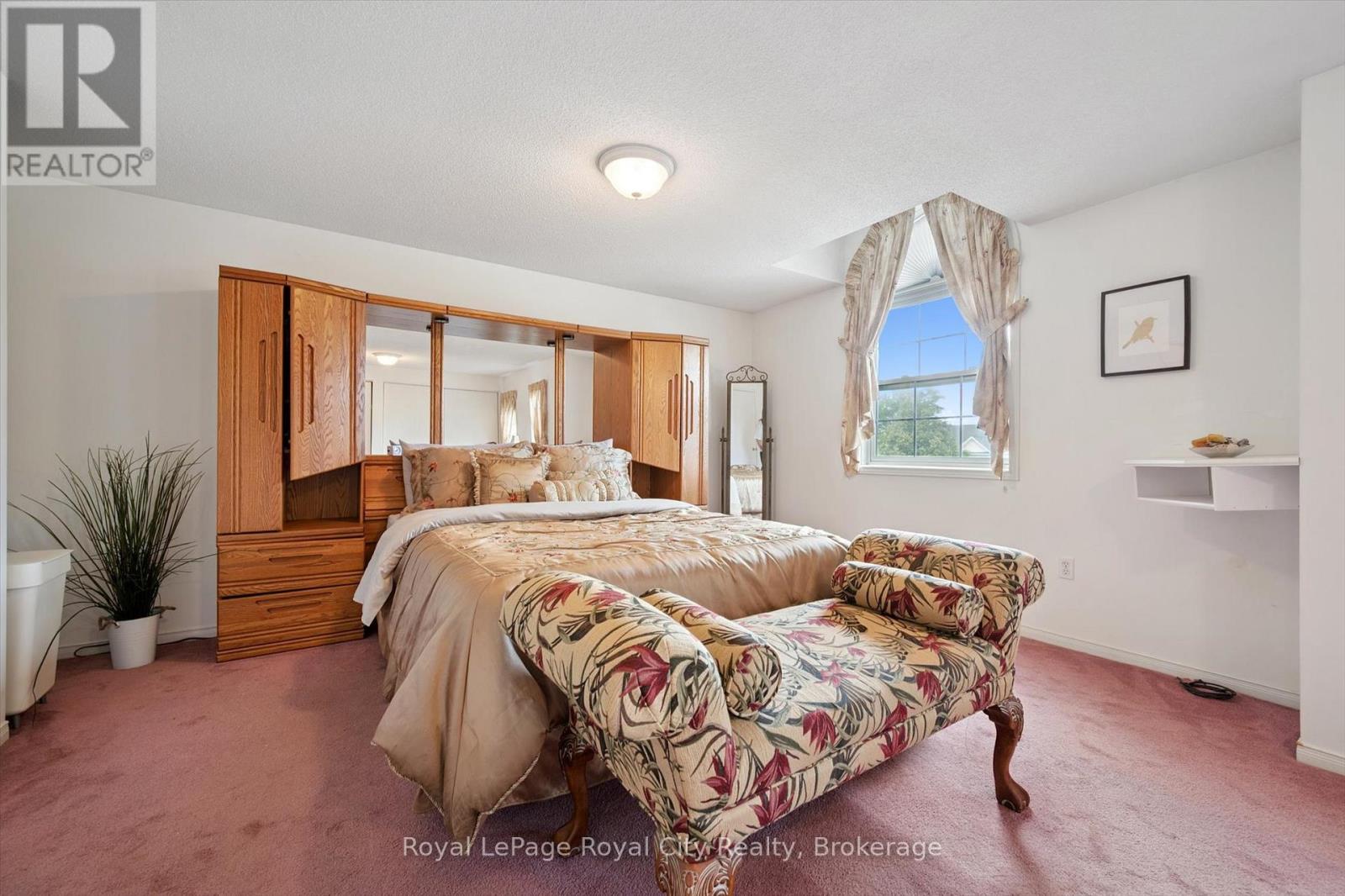 Photo 18 of 250 Starwood Drive, Guelph ON