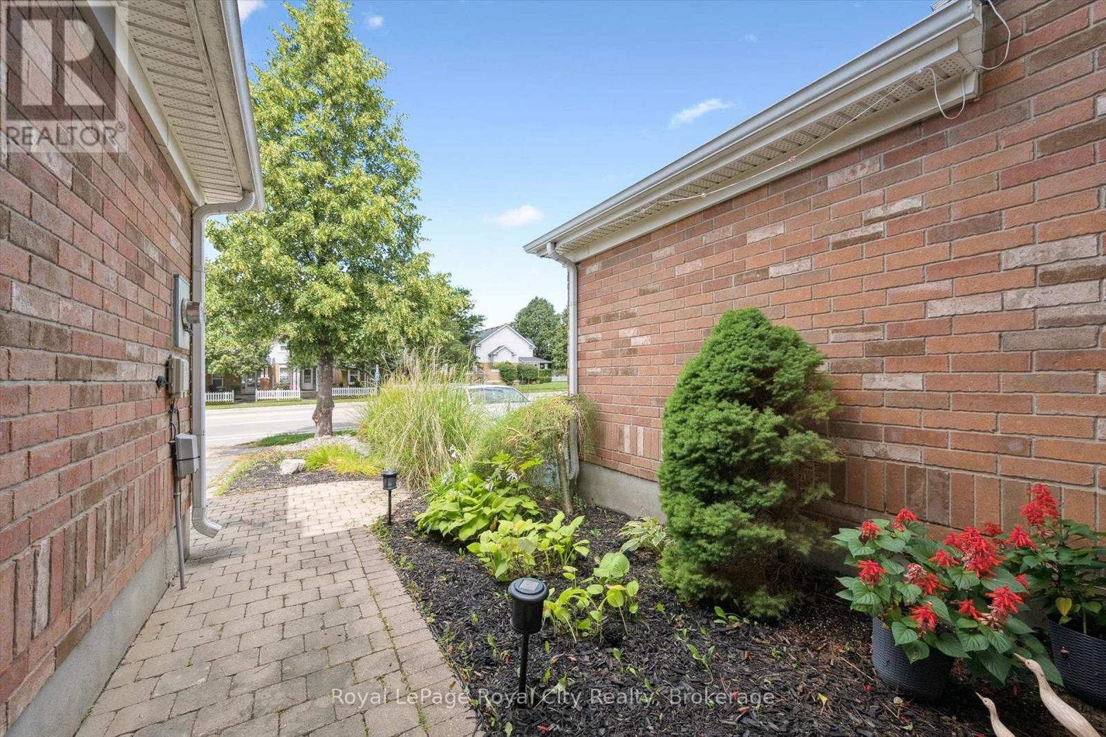 Photo 41 of 250 Starwood Drive, Guelph ON